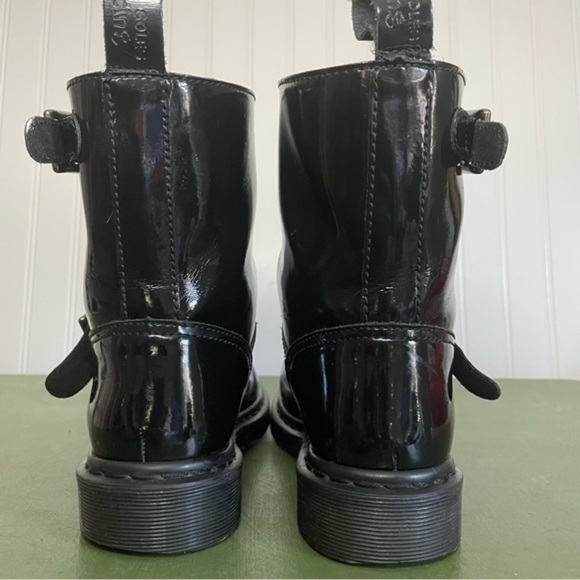Dr. Martens VI Patent Leather Buckled Engineer Boots *Thailand* - Picture 4 of 11